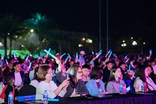 Âm nhạc kết nối cộng đồng trong đêm Giáng sinh ở ROX Living Aquamarine Diễn Châu