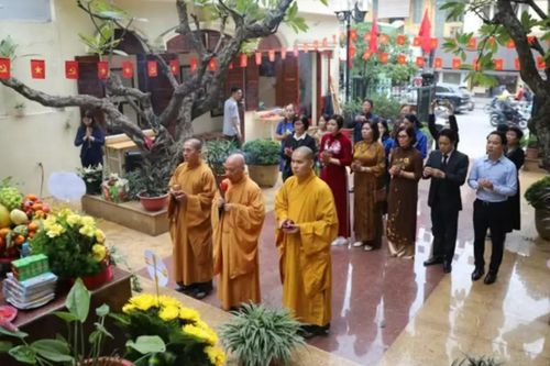 Lễ dâng hương, cầu siêu tại Đài tưởng niệm Khâm Thiên