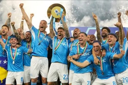 Napoli vô địch Siêu cúp Italia