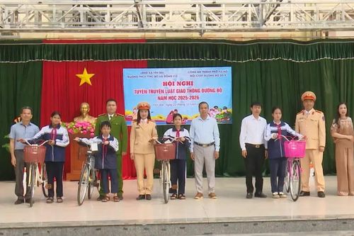 CSGT Thủ đô gieo yêu thương, dựng văn hóa giao thông học đường