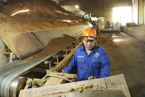 Người công nhân say mê nghiên cứu sáng tạo, cải tiến kỹ thuật