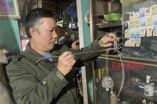 Người giữ lửa di sản qua hàng nghìn hiện vật cổ miền non nước