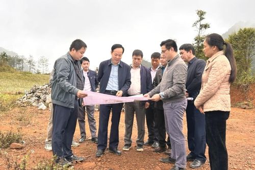 Phó Chủ tịch Thường trực UBND tỉnh Vũ Đình Quang kiểm tra Dự án trường nội trú liên cấp tại các xã biên giới