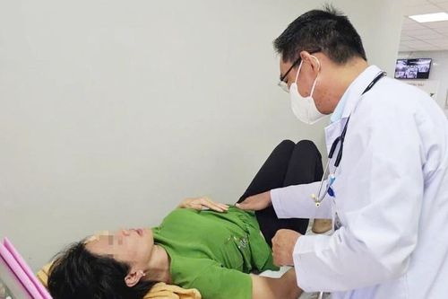 Hàng loạt người nhập viện sau ăn bánh mì, Bộ Y tế vào cuộc