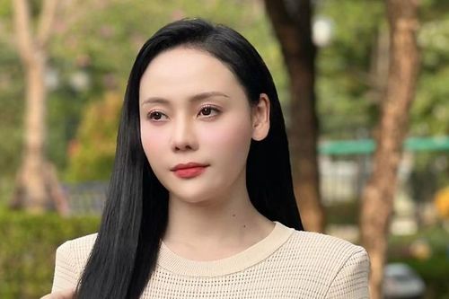 Nữ diễn viên đóng vai chủ tịch, 'người tình' màn ảnh của NSND Trung Anh gây sốt