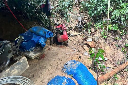 Bắt quả tang nhóm người vào rừng dựng lán trại, thăm dò để đào vàng trái phép