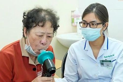 Không chủ quan với bệnh phổi tắc nghẽn mạn tính khi trời lạnh