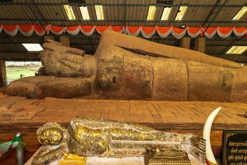 Chuẩn bị hệ thống thoát nước, các công nhân bất ngờ phát hiện kho báu bí ẩn nằm dưới bức tượng Phật 1.300 năm tuổi