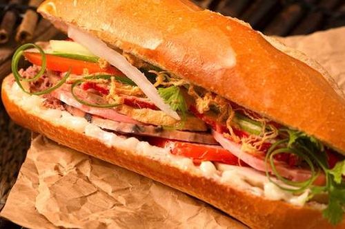 Bộ Y tế yêu cầu điều tra vụ gần 100 người nghi ngộ độc sau ăn bánh mì ở TP Hồ Chí Minh