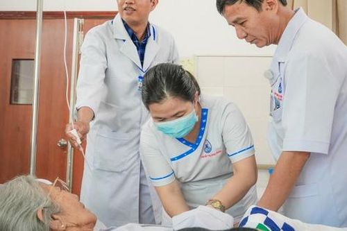 Nghệ sĩ ưu tú Phi Điểu nhập viện do nhiễm trùng huyết