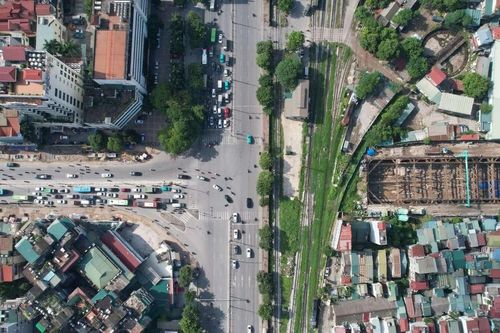 Thu gọn rào chắn nút Kim Đồng- Giải Phóng để triển khai dự án đường vành đai 2,5