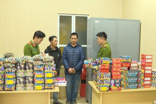 Khởi tố, bắt tạm giam 3 người mua bán, tàng trữ hơn 500 kg pháo nổ