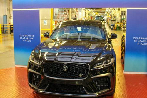 Chiếc Jaguar 'máy xăng' cuối cùng trên thế giới