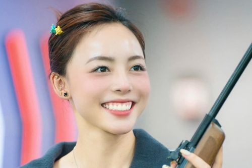 Hoa khôi bắn súng phủ nhận việc 'cắm sừng' bạn trai xạ thủ