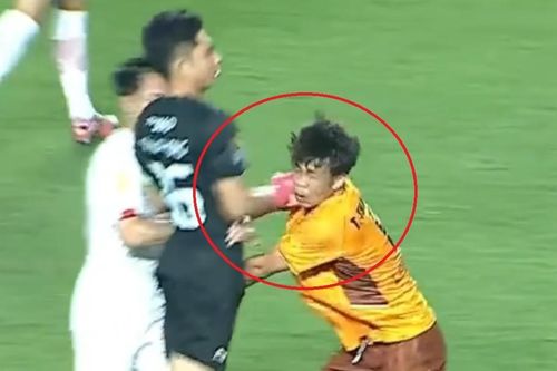 Cầu thủ HAGL bị đấm vào mặt
