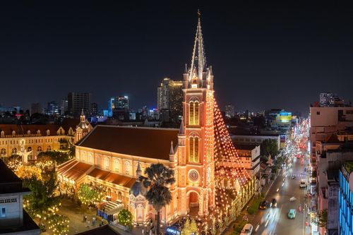 Đêm Giáng sinh tại nhà thờ màu hồng giữa lòng TP.HCM