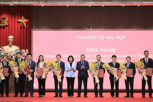 Công bố các quyết định của Ban Thường vụ Thành ủy Hà Nội về công tác cán bộ