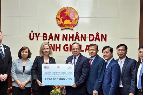 Hoa Kỳ viện trợ 1,25 triệu USD cho đồng bào vùng lũ miền Trung