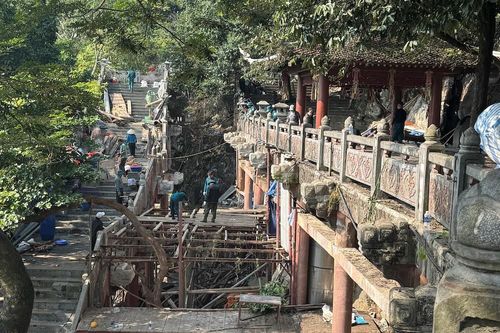 Trả lại không gian linh thiêng cho Hương Sơn