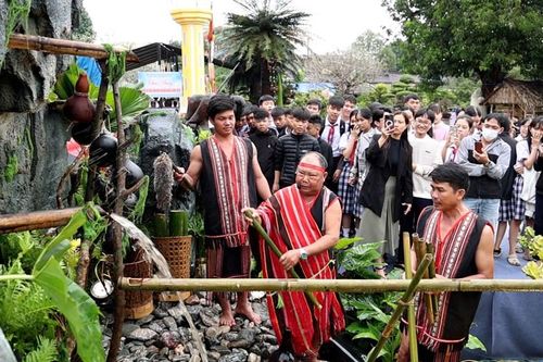 Tái hiện Lễ cúng máng nước của dân tộc Xơ Đăng