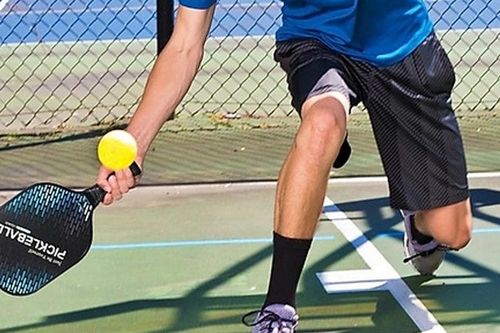 Ai cũng có thể làm thầy pickleball, kỹ thuật chưa chuẩn vẫn đứng lớp