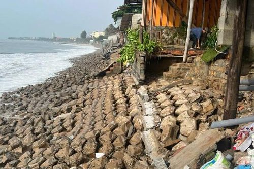 Lâm Đồng tháo dỡ công trình lấn kè biển phường Mũi Né