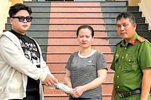 Trả lại của rơi, hành động đẹp của thanh niên vùng sông nước Cà Mau