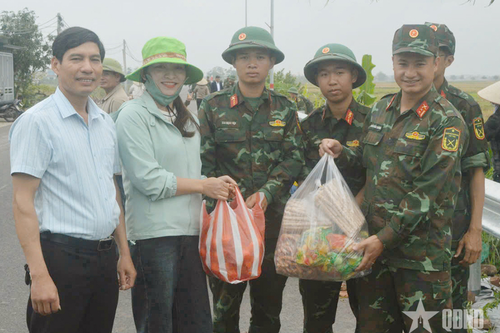 Mong các anh lại về