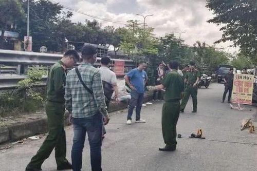 Chồng đâm vợ bất tỉnh giữa đường