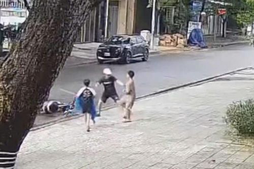 Công an xác minh vụ 3 bé trai bị hành hung