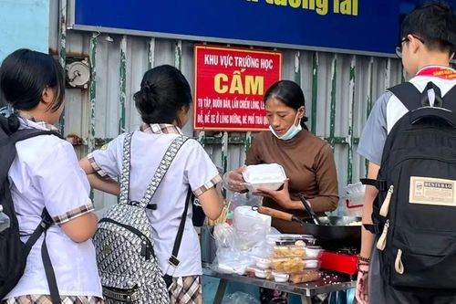Nỗi lo mất an toàn thực phẩm - Bài 2: Thả nổi thức ăn đường phố