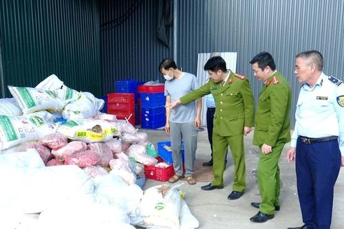 Phát hiện hơn 2 tấn mỡ, bì lợn không rõ nguồn gốc, bốc mùi ở Ninh Bình