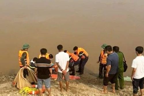 Tìm thấy thi thể nam sinh Đại học Bách khoa mất tích tại bãi bồi sông Hồng