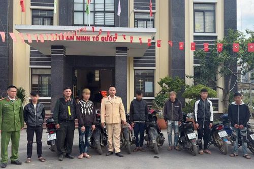 Xử lý nhóm thanh, thiếu niên đầu trần vượt chốt kiểm soát giao thông