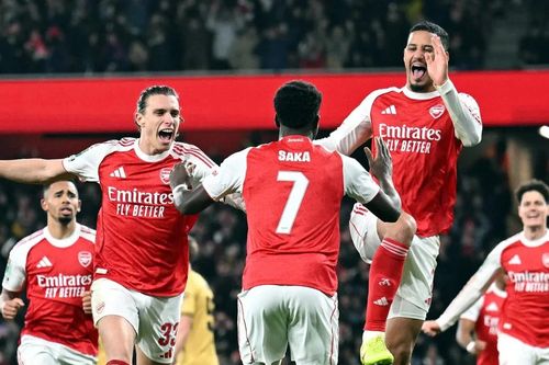 Arsenal 'hú vía' vào bán kết Cup liên đoàn Anh