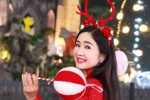 NSND Thu Hà và loạt sao Việt rộn ràng đón Giáng sinh