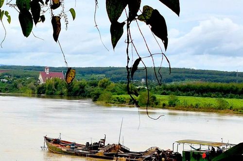 Quảng Ngãi: Công an vào cuộc vụ tàu hút cát hoạt động trái phép trên sông Đăk Bla