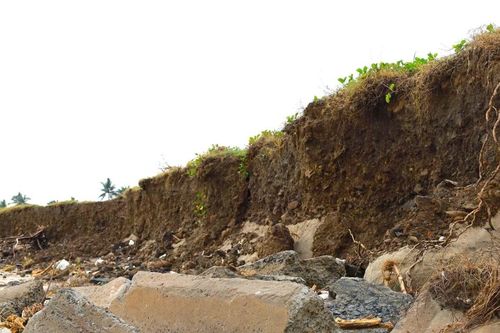 Nguy cơ 'xóa sổ' bãi biển đẹp bậc nhất Quảng Ngãi