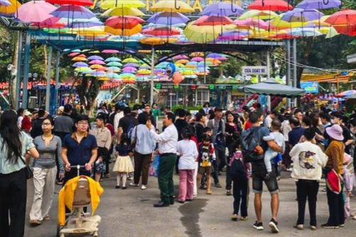 Công đoàn ủng hộ hoán đổi ngày làm việc để nghỉ Tết Dương lịch 4 ngày
