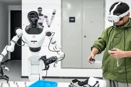 Bên trong trường đào tạo robot hình người bốc xếp, dọn nhà của Trung Quốc
