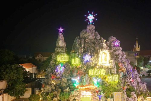 Chiêm ngưỡng hang đá Giáng sinh cao 25m, làm từ hơn 6.000m³ đá ở Ninh Bình