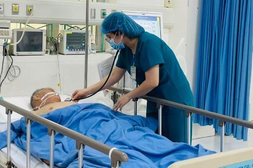 Người đàn ông phải cấp cứu sau khi ăn bát canh nấu với 1 loại củ
