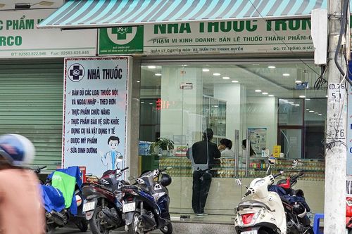 Công an xuất hiện tại trụ sở công ty dược phẩm ở Khánh Hòa