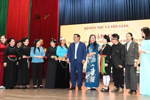 Thứ trưởng Nguyễn Hải Trung gặp mặt đại biểu điển hình vùng đồng bào DTTS tỉnh Tuyên Quang