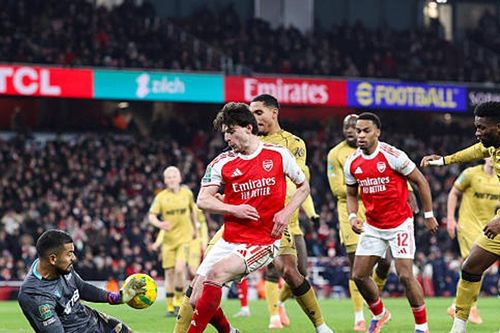 Người hùng Walter Benitez khiến Arsenal toát mồ hôi ở EFL Cup