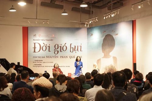 'Đời gió bụi' và hành trình kiếm tìm căn tính