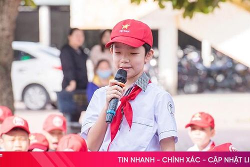 Học sinh Hà Tĩnh là đại biểu nhỏ tuổi nhất tham dự Đại hội Thi đua yêu nước toàn quốc