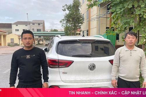 'Đập đá' trong ô tô lúc rạng sáng, hai thanh niên bị bắt giam