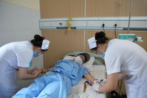 Việt Nam điều trị thành công ca ung thư máu hiếm gặp cho bệnh nhi người Campuchia