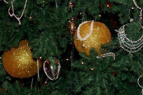 Chiêm ngưỡng những cây thông Noel đắt hơn cả xe sang